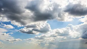 Light Beam Photography Stampe: Dramatic clouds and blue sky