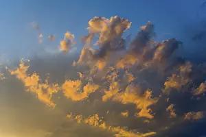 Colourful Evening Sky Stampe: Dramatic clouds in the light of a sunset