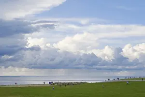 German North Sea Shore Stampe: Dramatic clouds over the North Sea