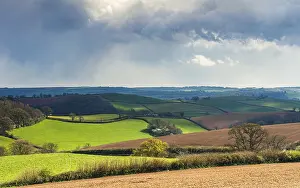 Dramatic Sky UK Stampe: Dramatic clouds and sky over fields of Berry Pomeroy
