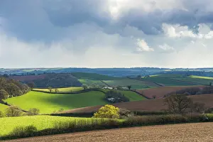 Dramatic Sky UK Stampe: Dramatic clouds and sky over fields of Berry Pomeroy