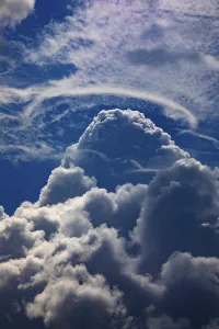 Blue Sky Cumulus Cloud Stampe: Dramatic cloudscape with (cumulus) clouds