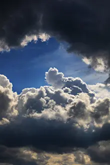 Blue Sky Cumulus Cloud Stampe: Dramatic cloudscape with (cumulus) clouds