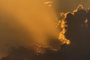 Evening Cloud Formations Stampe: Dramatic cloudy atmosphere in evening light