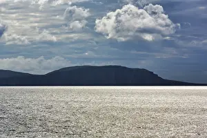Overcast Sky Landscape Photo Stampe: Dramatic cloudy sky over cliffs