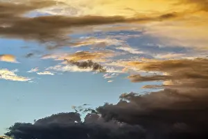 Thunderstorm Mood Photography Stampe: Dramatic cloudy sky, dark thunderclouds at sunset