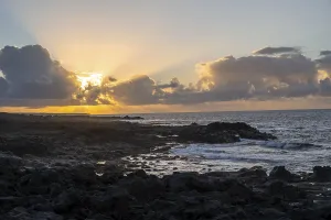 Light Beam Photography Stampe: Dramatic cloudy sky with sunbeams at sunset