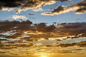 Dramatic Cloudy Skies Stampe: Dramatic cloudy sky at sunset, background