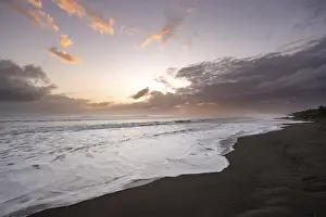 Evening Sky With Clouds Stampe: Dramatic cloudy sky at sunset on the beach