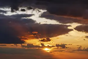 Sweden Landscape Photography Stampe: Dramatic cloudy sky at sunset, sunbeams