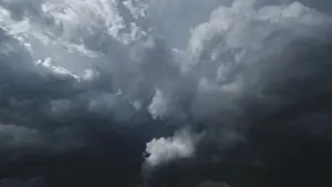 Dark Storm Clouds Stampe: Dramatic dark storm clouds in sky background