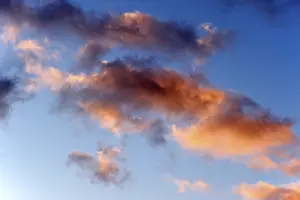 Overcast Evening Sky Stampe: Dramatic evening sky with clouds at sunset