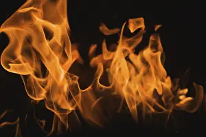 Dark Background Flames Stampe: Dramatic flames against A dark background
