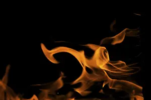 Plain Colored Background Wallpaper Stampe: Dramatic flames against A dark background