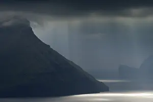 Deserted Atlantic Coast Stampe: Dramatic mood lighting, low clouds