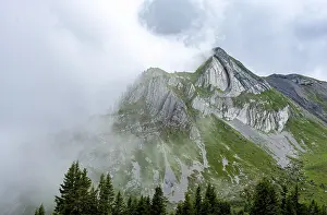 Swiss Alpine Landscape Stampe: Dramatic mountain landscape with clouds