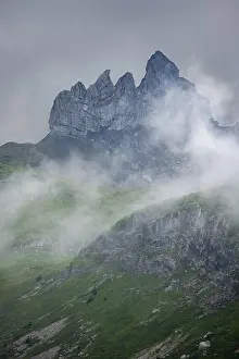 Dramatic Mountain Landscape Stampe: Dramatic mountain landscape with clouds