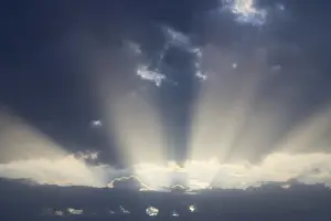 Dramatic Sky Stampe: Dramatic sky with sunbeams breaking through