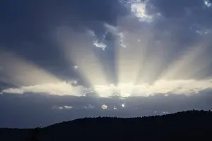Dramatic Sky Stampe: Dramatic sky with sunbeams breaking through