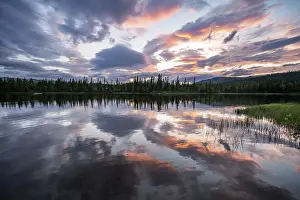 Dramatic Sunset Norway Stampe: Dramatic sunset by the river Namsen with reflection
