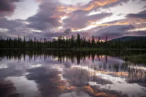 Dramatic Sunset Norway Stampe: Dramatic sunset by the river Namsen with reflection