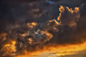 Dark Desert Landscape Stampe: Dramatic thunderstorm atmosphere at sunset