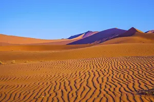 Namibia Desert Landscape Stampe: The dunes and sandy orange waves