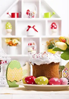 Easter Cake Stampe: Easter cake with eggs on the table
