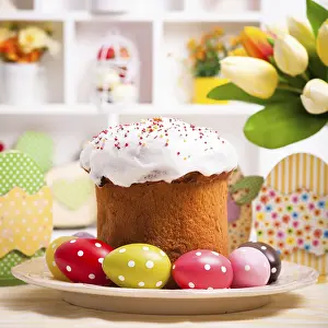 Easter Cake Stampe: Easter cake with eggs on the table