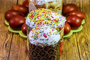 Easter Cake Stampe: Easter cake and painted red Easter eggs