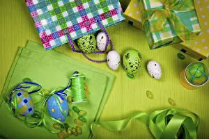 Close Up Easter Eggs Stampe: Easter decoration with Easter eggs and sweets