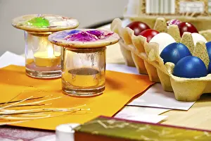 Traditional German Handicrafts Stampe: Easter, Easter eggs, blown-out colored eggs
