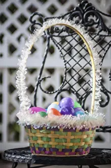 Colorful Easter Eggs Stampe: Easter eggs basket