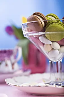 Empty Bakery Products Display Stampe: The easter installation with macarons