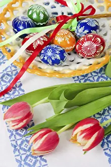 Deserted Holiday Scene Stampe: Easter setting with eggs and tulips