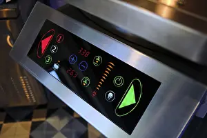 Temperature Display Stampe: Electronic control panel displaying temperatures