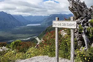 Volcanic Mountain Landscape Stampe: End of hiking path up to viewpoint