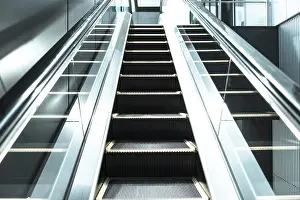 Empty Indoor Space Photo Stampe: Escalator