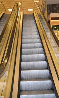 Deserted Subway Station Stampe: Escalator
