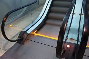 Deserted Escalator Stampe: Escalator