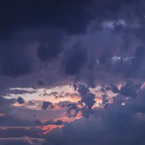Cloudy Evening Scene Stampe: Evening clouds in front of a thunderstorm