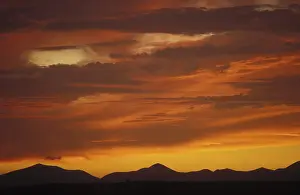 Overcast Sky With Mountains Stampe: Evening sky, dramatic, red, clouds