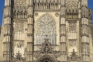 Stained Glass Window Close Up Stampe: Detail of the facade with rose window