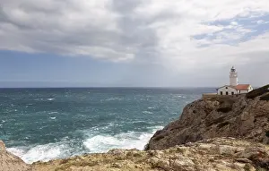 Far De Capdepera Lighthouse Stampe: Far de Capdepera lighthouse, cliffs