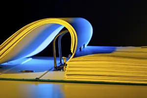Empty File Folders Stampe: A file folder with documents and papers