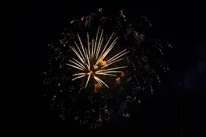 Dark Sky Fireworks Stampe: Fireworks with yellow-orange rays exploding in the night sky