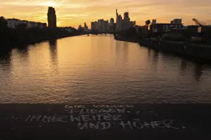 Evening Cityscape Stampe: WE CAN FLY. ALWAYS FURTHER AND HIGHER