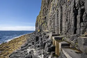 Staffa Island Scotland Stampe: Footpath with steps