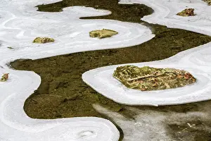 Eroded Landscape Austria Stampe: Forms and structures of ice on water