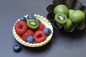 Healthy Dessert Ideas Stampe: Fruit in tartlet base, raspberry